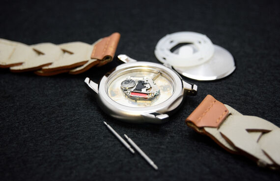 長く使うために欠かせないオーバーホールにも対応 | 人気な高級腕時計を高価格で買い取り・東京美宝